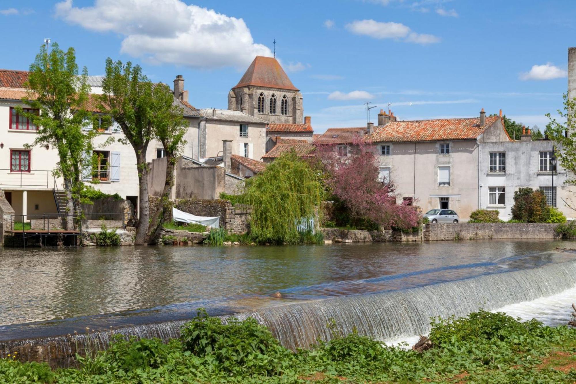 Gite L'Oree Des Buis, Piscine Privatisable Vouille  Luaran gambar